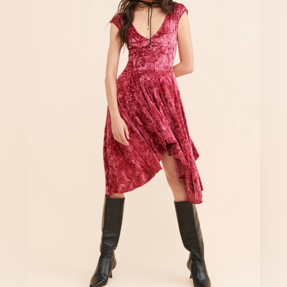 NWOT UO Silence + Noise Corina Velvet Short Sleeve Mini Dress